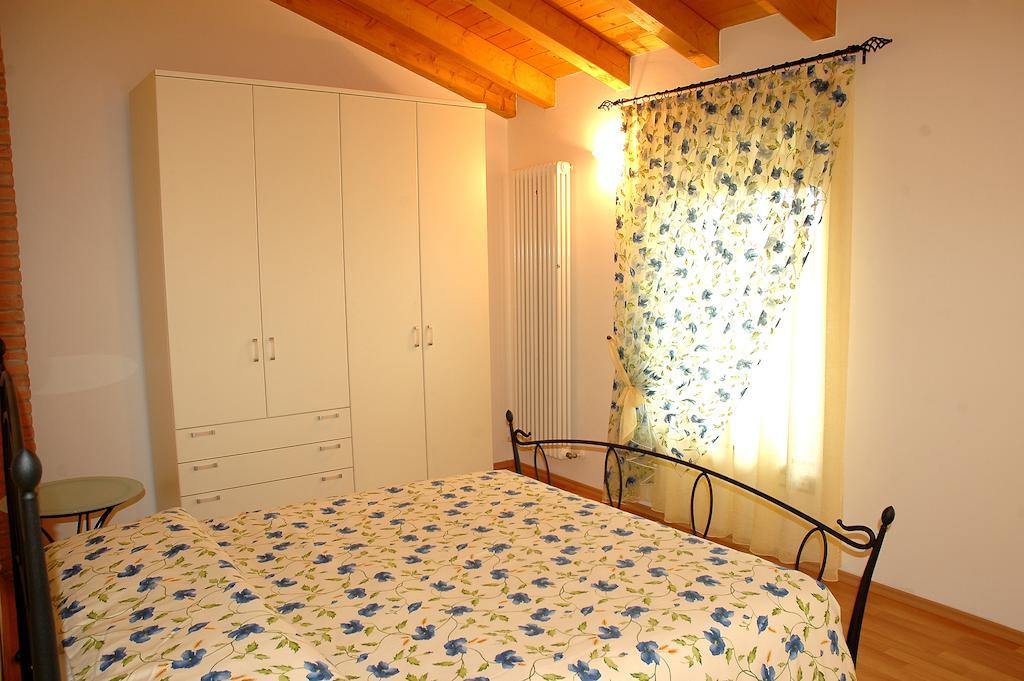 Agriturismo Al Tralcio Valeggio sul Mincio Room photo